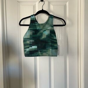BRAND NEW Athleta Green Patterned Crop Top